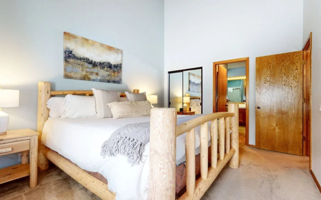 Snowcreek Iv #594 3 Bedroom Condo