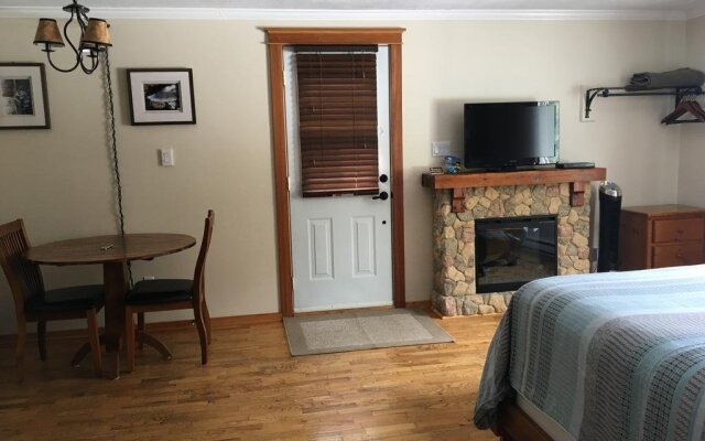 Canadian Rockies Inn - Adults only