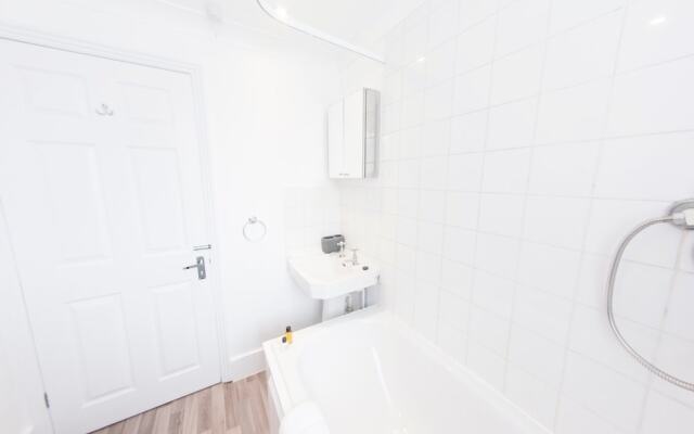 Newly Refurbished, Stylish 1BR Flat in Fulham