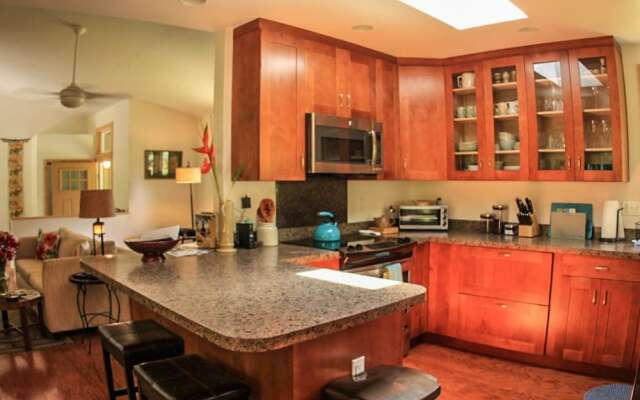 Hale OnaOna by Hawaii Volcano Vacations