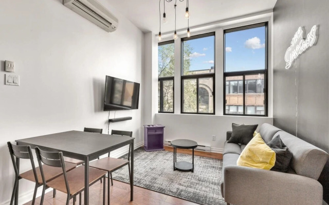 M11 The Simpsons Suite 3BR in The Heart of MTL