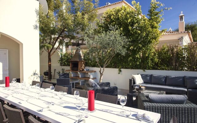 Outstanding Villa Very Well Located Near The Beach
