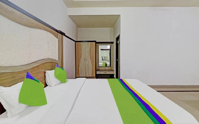 Itsy By Treebo - Golden Bird Agra