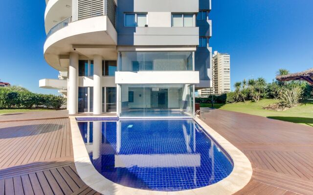 Comodo apartamento c/ piscina interior y exterior