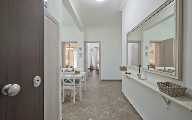 Irida With 1 Bedrooms and 1 Bathrooms