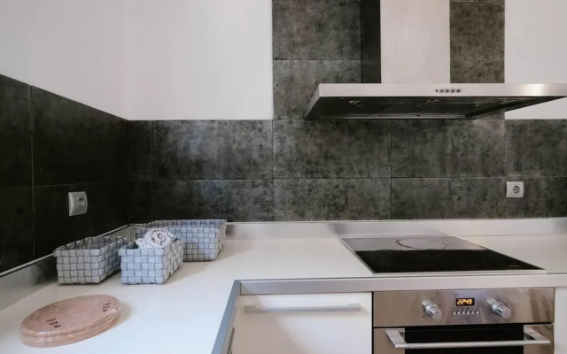 A Cozy Summer Retreat in the Woods of Rhodes