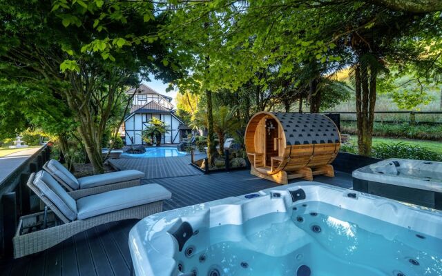 Hana Lodge