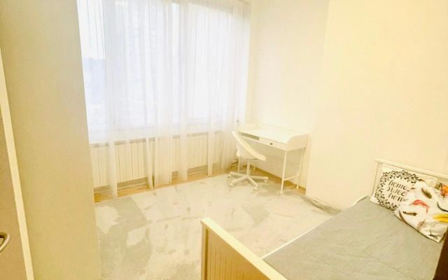 Stan sa divnim pogledom, garažom i terasom