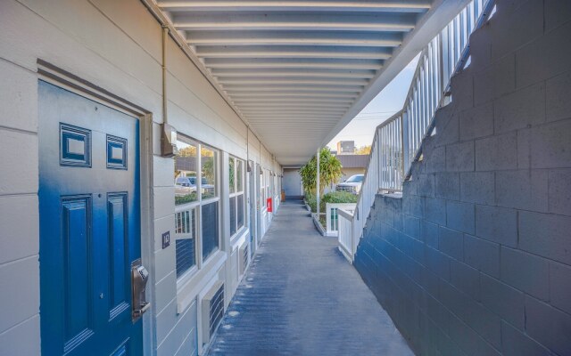 Sunrise Inn by OYO Titusville FL