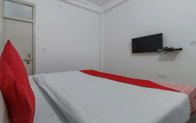 OYO 49701 Abhi Residency White House