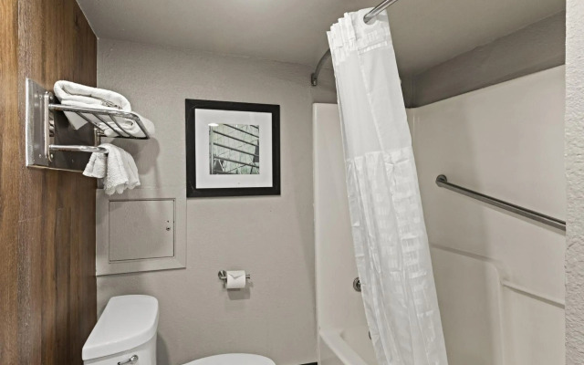 Rodeway Inn & Suites Downtown North