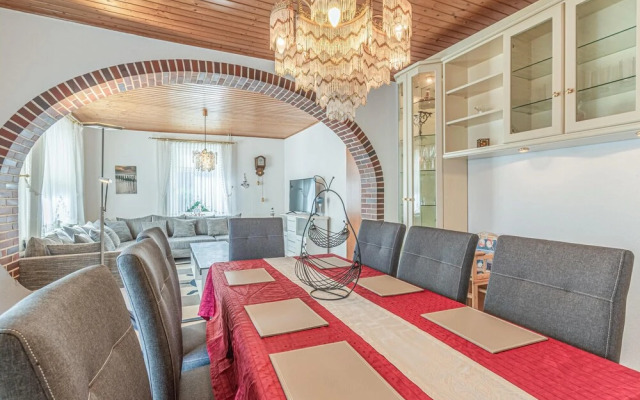 Awesome Home in Friedrichskoog With 4 Bedrooms and Wifi