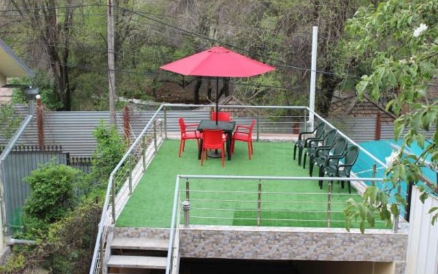Mountain Road Hostel