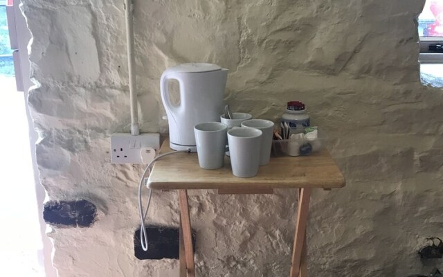 Drewe Arms Bunk Rooms & Church Cottage