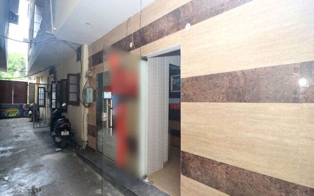 OYO 17306 Hotel Apple Wood