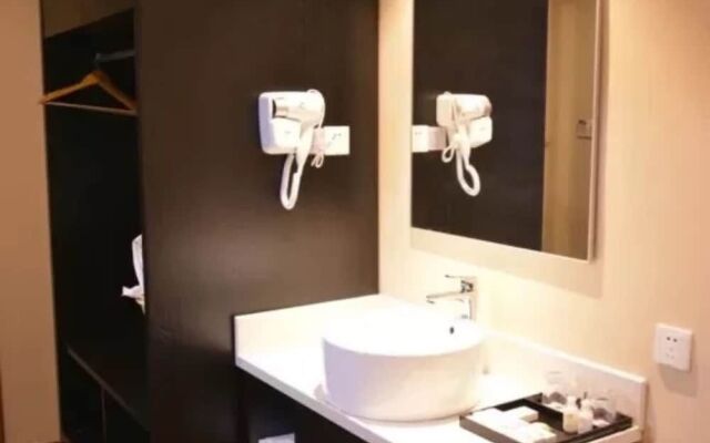Luoyang Feronia Hotel