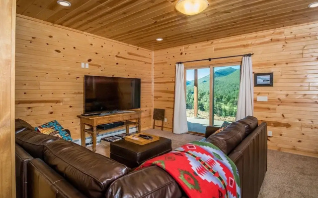 Armstrong Luxury Log Vacation  At Windcliff 4 Bedroom Home by RedAwning