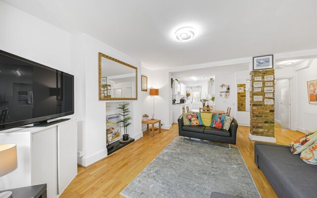 Stylish Central 2-bed Apartment With Pvt Garden
