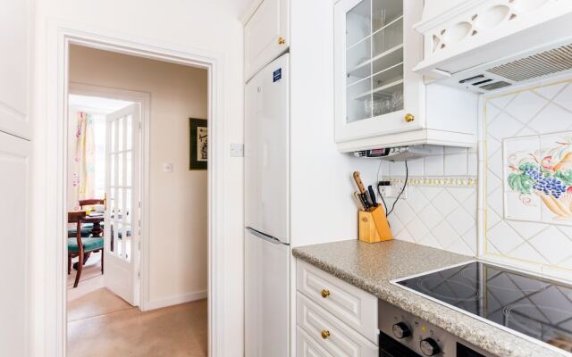 Traditional 2 bedroom flat