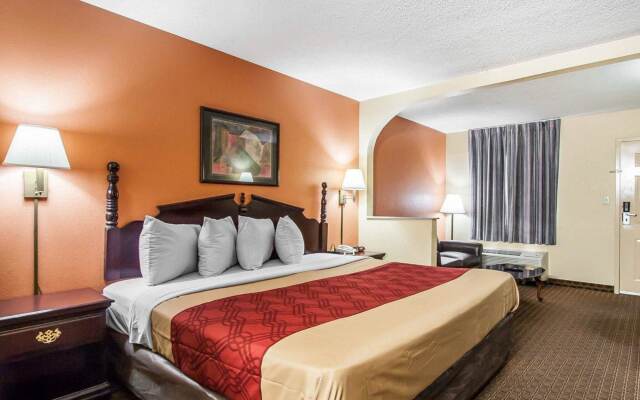 Econo Lodge Inn & Suites I-20, exit 73