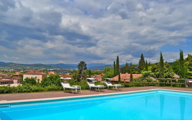 Villa Faccioli Deodara With Shared Pool