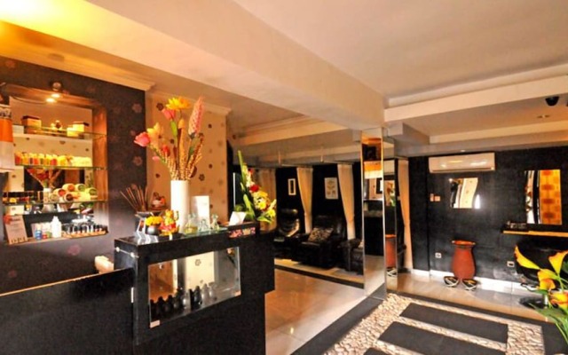 Arya Hotel & Spa