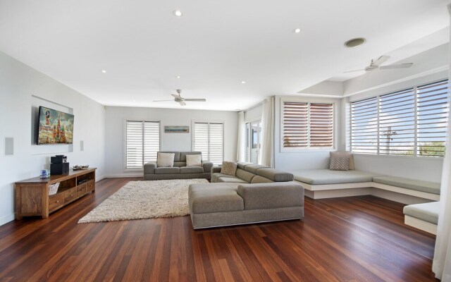 Sea Splash 75 Lorikeet Drive