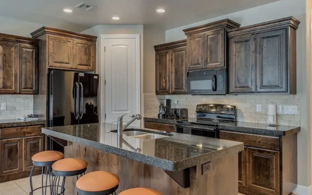 Razorback Ridge 4 Bedroom Apts by RedAwning