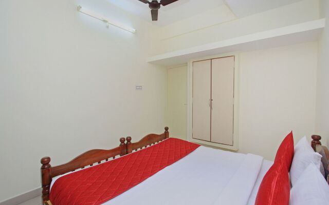 OYO 11358 Home Compact 2BHK Near Promenade Beach