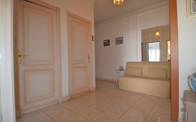 Period apartment 5 persons with Sea View and Parking in Port of Nice