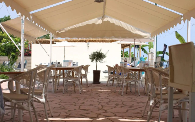 Stavros Beach Hotel