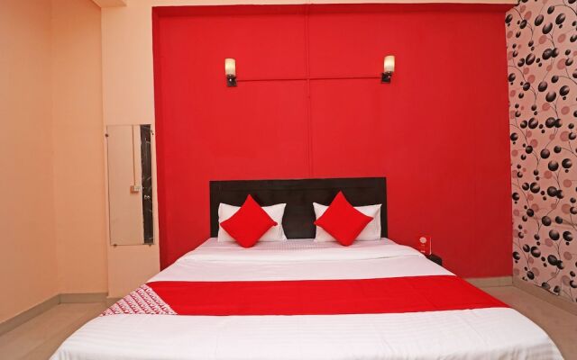 Glorious Stayz 53 Deluxe by OYO Rooms