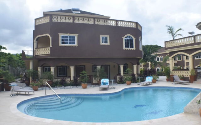 vacation villas runaway bay