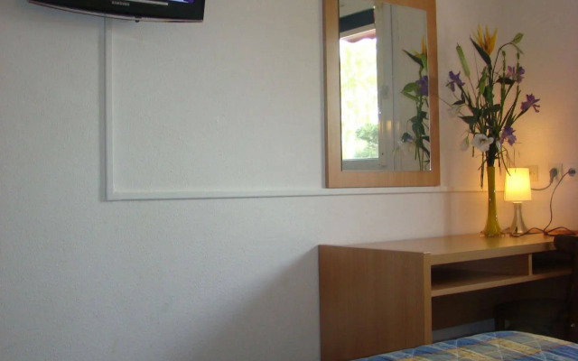 The Originals Access, Hôtel les Iris
