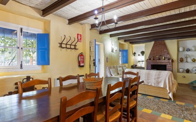 Delightful Mansion in Huétor-Tájar near Sea