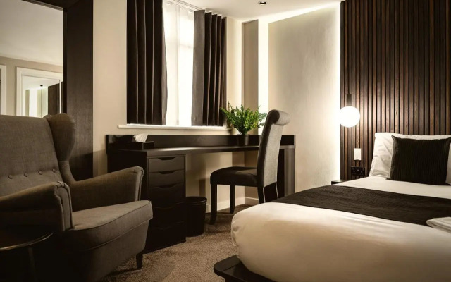 The Acacia, Luxury with Private Balcony + Parking