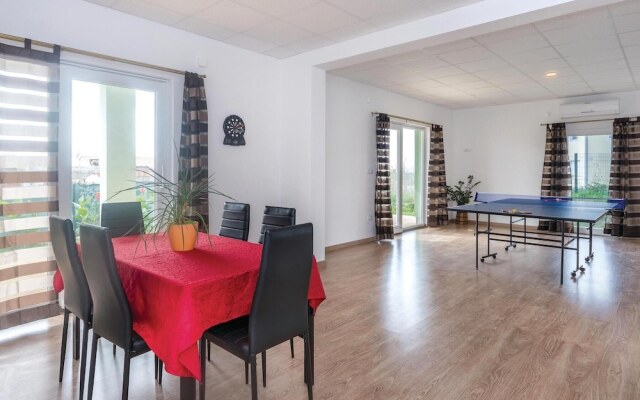 Beautiful Home in Medulin With Wifi and 5 Bedrooms