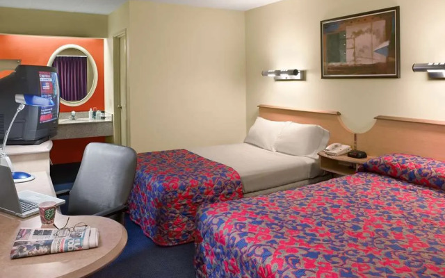 Motel 6 Gatlinburg, TN - Smoky Mountains
