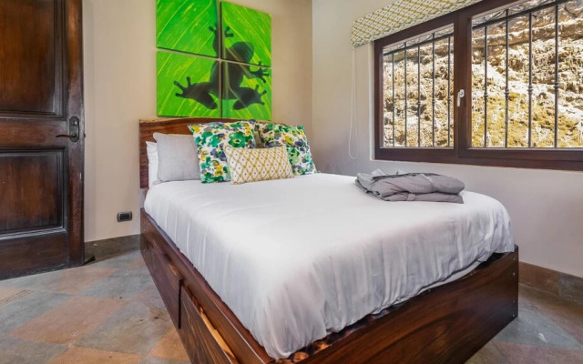 Stunning beachfront Flamingo mansion with incomparable ocean setting