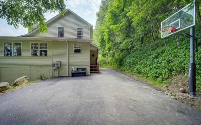 8 Mi to Sugar Mountain Resort: Seven Devils Home