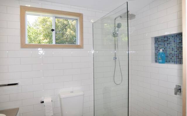 Inlet Dreaming - Free Wifi