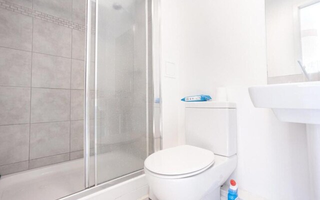 Excellent 2-bed Apartment in Colindale, London