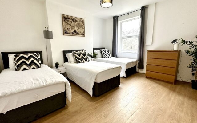Beautiful 3-bed Apartment With Driveway Parking
