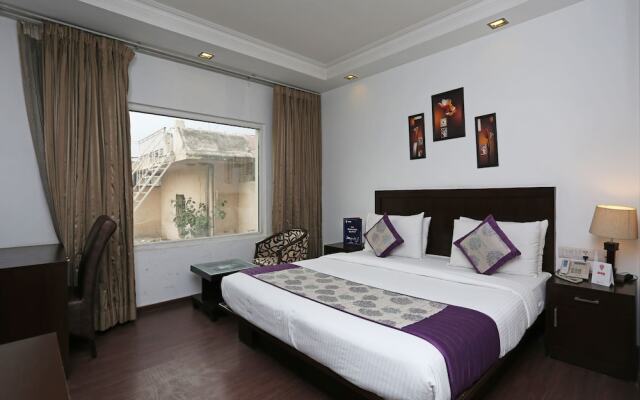 OYO 383 Hotel Divine Paradise