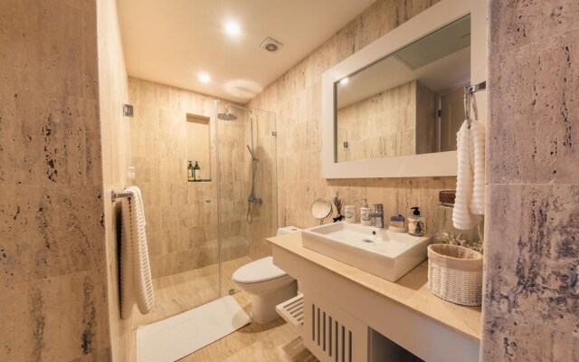 Deluxe Apartment at El Portillo QB