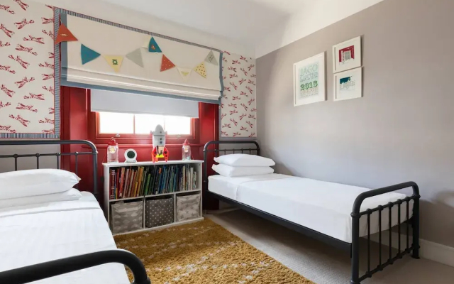 Westbourne Park Road XVI by Onefinestay