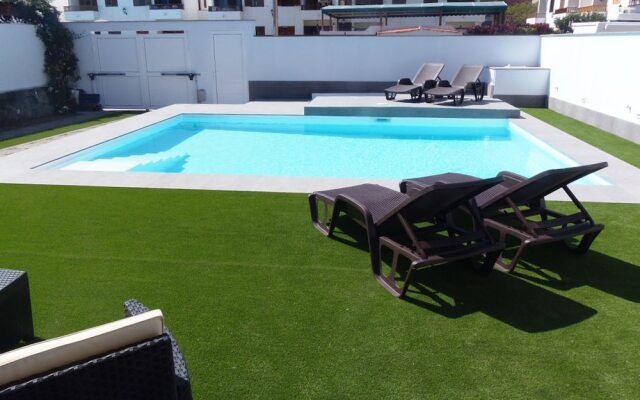 Villa 6 People, Heated Pool, Seafront, Great Location