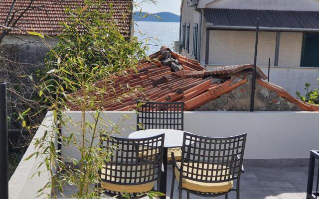 Rustic House Diklo 20m from the sea