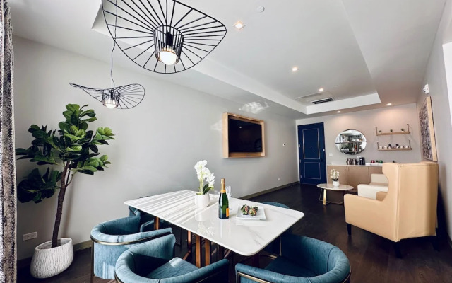 Chez Hotel Arlington Heights