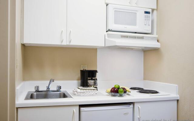 HomeTowne Studios By Red Roof Denver - Glendale/ Cherry Creek